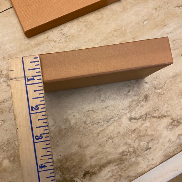 Louis Vuitton box in excellent used condition - Picture 2 of 3